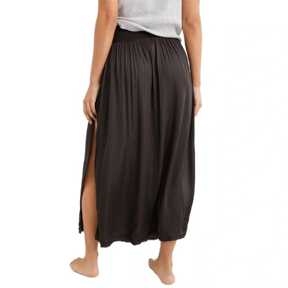 AERIE  SHINE Satin Charcoal MIDI SKIRT Lady's
NWT - Picture 2 of 3